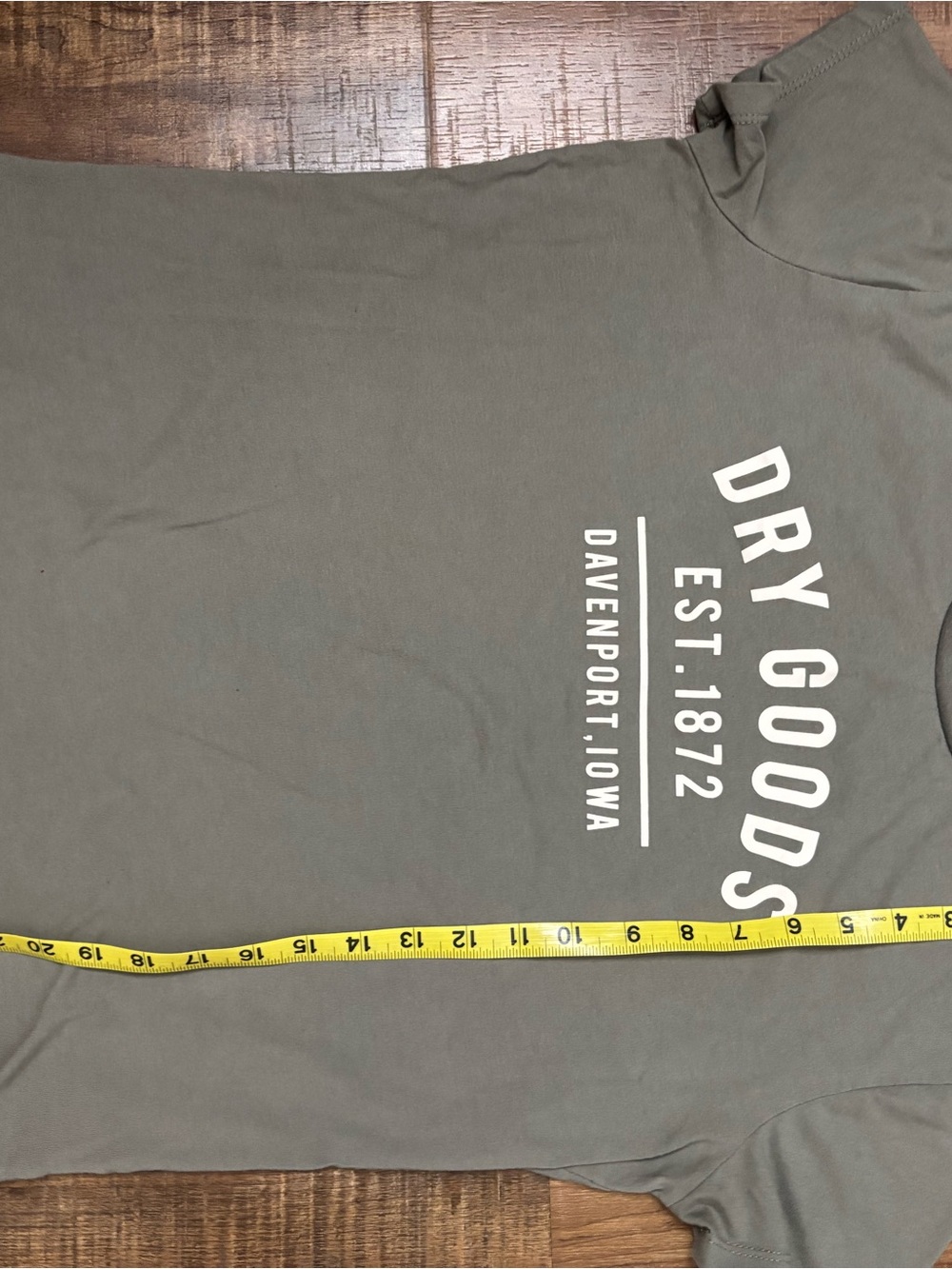 Dry Goods Women’s size Large Crew Neck Baby Tee T-Shirt in Olive green - Picture 5 of 6